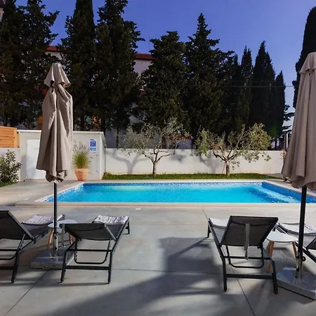 דירה Tia, Mit Pool *